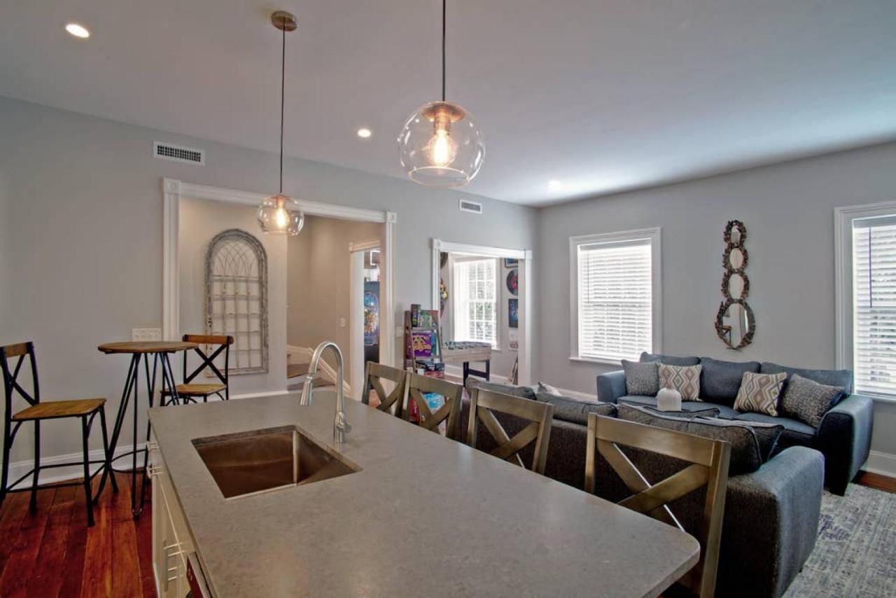 Вилла Newly Renovated 4 Bed 3 Bath And 2 Parking Spots Саванна Экстерьер фото